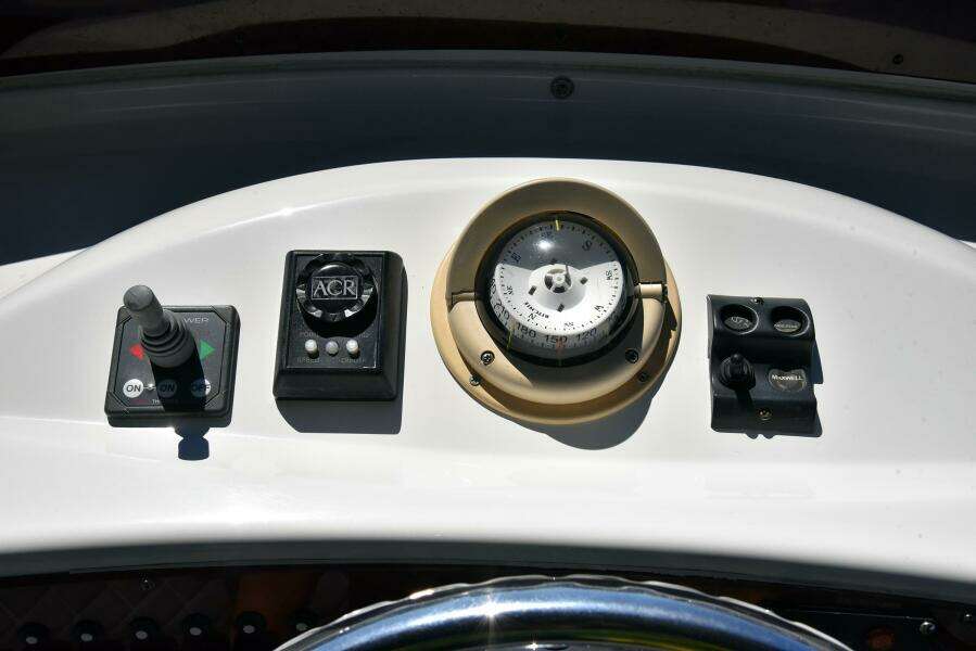 2010 38 Silverton Sedan Bridge - Pura Vida