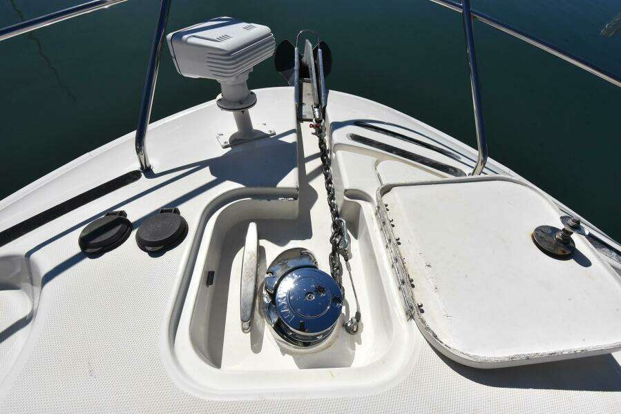 2010 38 Silveron Sedan Bridge - Pura Vida