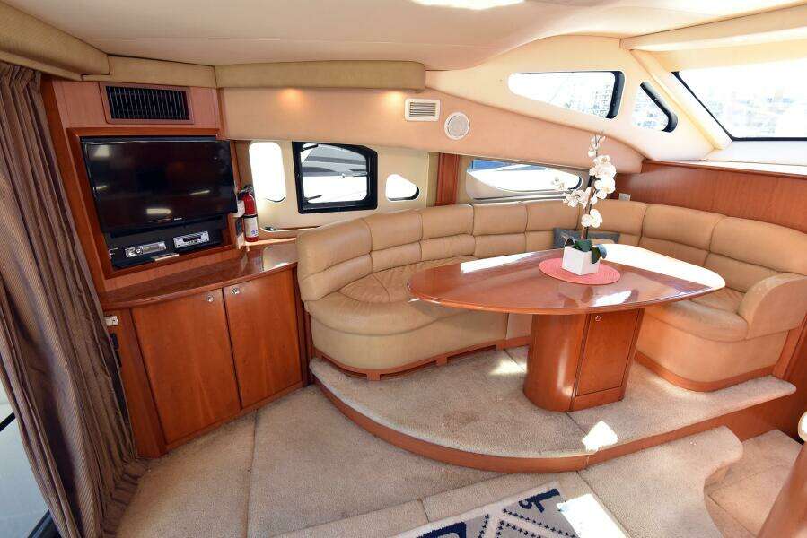 2010 38 Silverton Sedan Bridge - Pura Vida