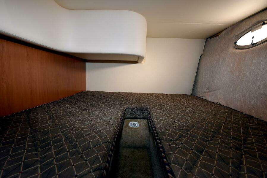 2010 38 Silverton Sedan Bridge - Pura Vida