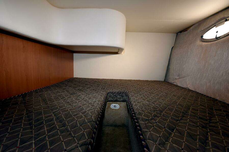 2010 38 Silveron Sedan Bridge - Pura Vida