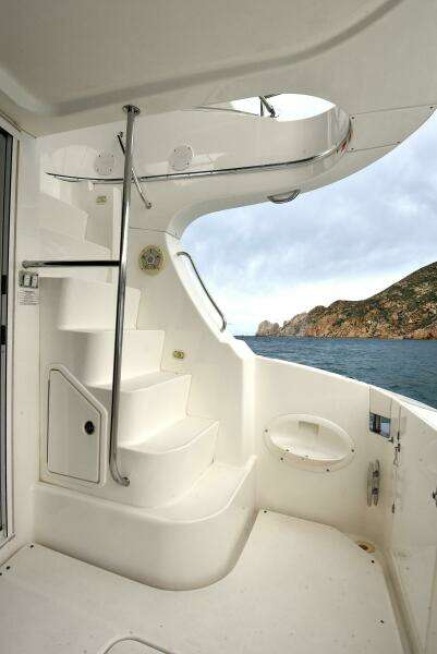 2010 38 Silveron Sedan Bridge - Pura Vida