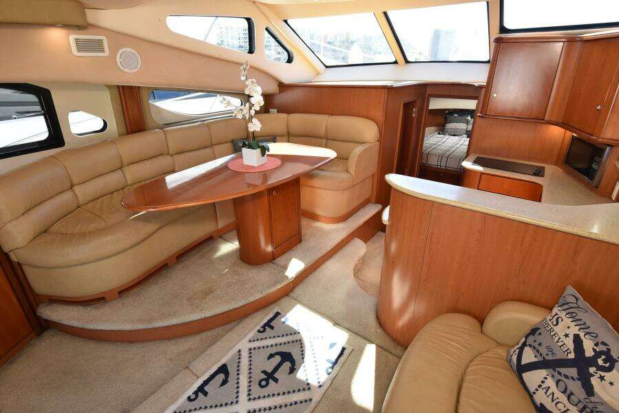 2010 38 Silverton Sedan Bridge - Pura Vida