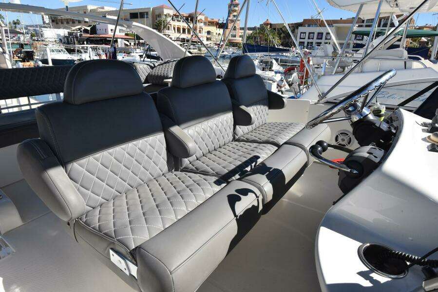 2010 38 Silverton Sedan Bridge - Pura Vida