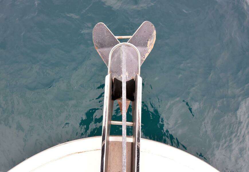 2010 38 Silveron Sedan Bridge - Pura Vida