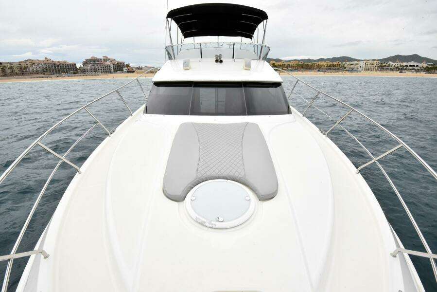 2010 38 Silveron Sedan Bridge - Pura Vida