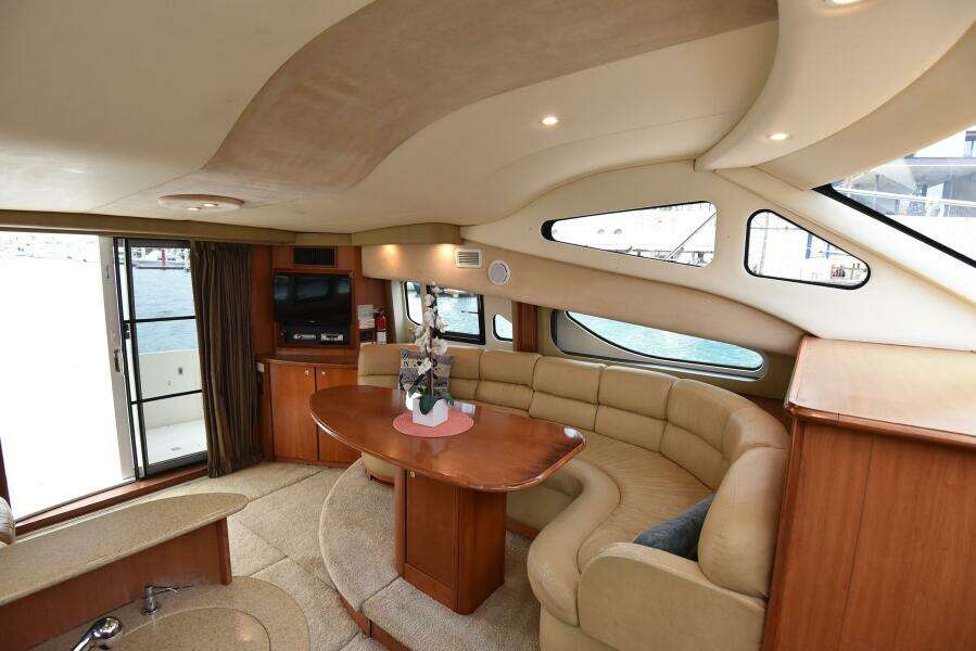 2010 38 Silveron Sedan Bridge - Pura Vida