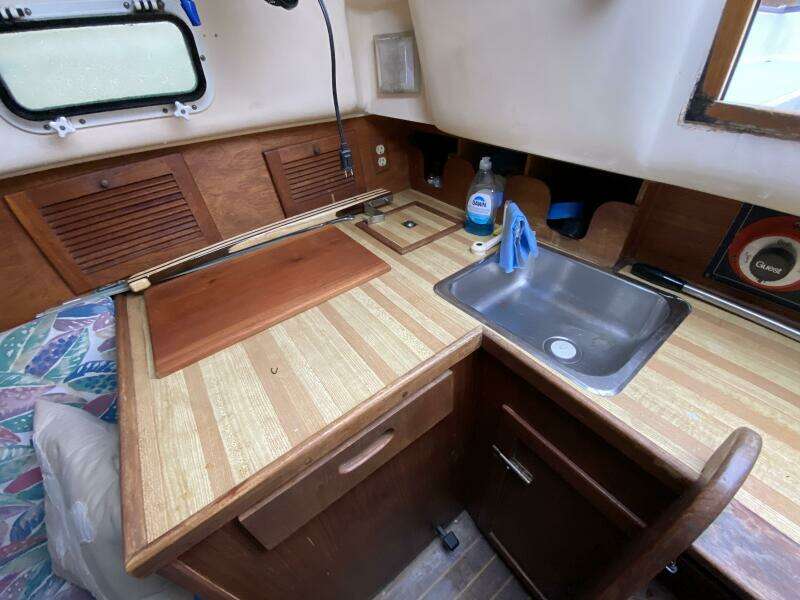 Comus 28ft Aloha Yacht For Sale