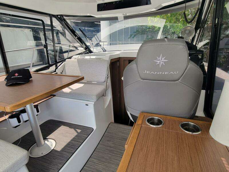 29ft Jeanneau Yacht For Sale