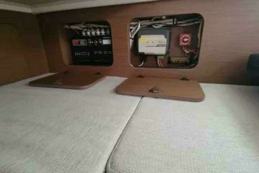 29ft Jeanneau Yacht For Sale