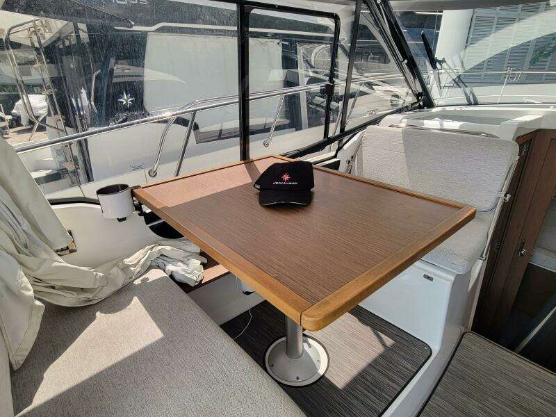 29ft Jeanneau Yacht For Sale