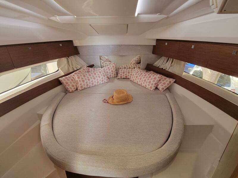 29ft Jeanneau Yacht For Sale