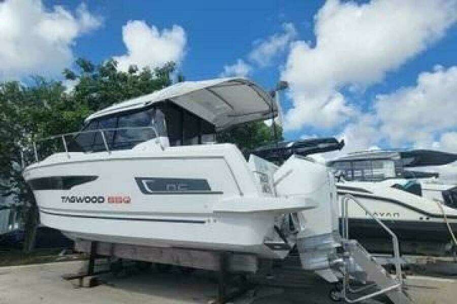 29ft Jeanneau Yacht For Sale