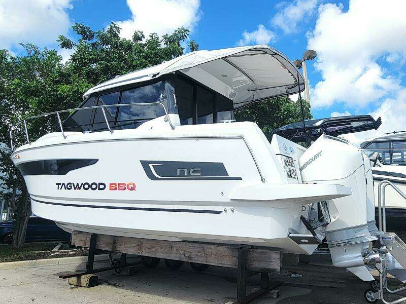 29ft Jeanneau Yacht For Sale