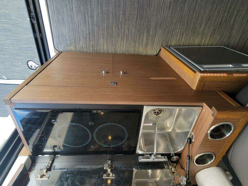 29ft Jeanneau Yacht For Sale