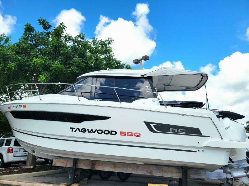 29ft Jeanneau Yacht For Sale