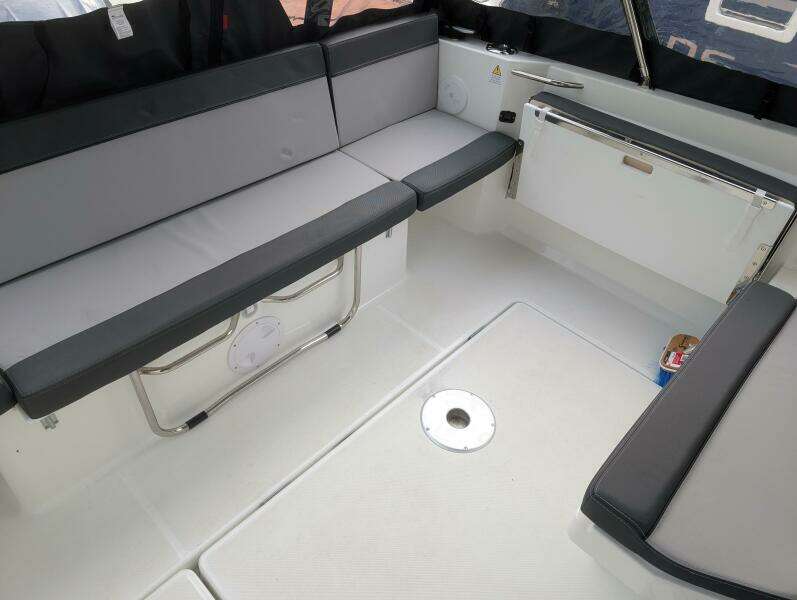 26ft Jeanneau Yacht For Sale