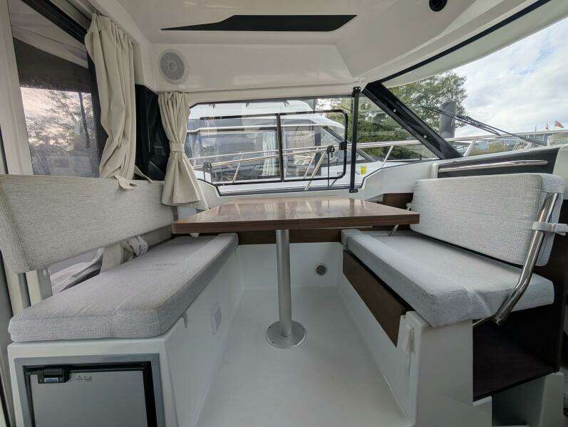 26ft Jeanneau Yacht For Sale