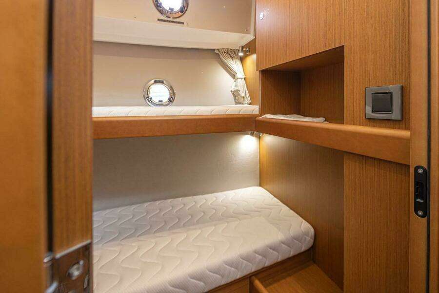 Cheers 35ft Beneteau Yacht For Sale