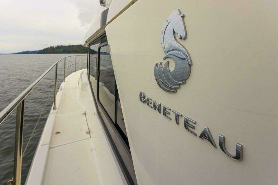 Cheers 35ft Beneteau Yacht For Sale