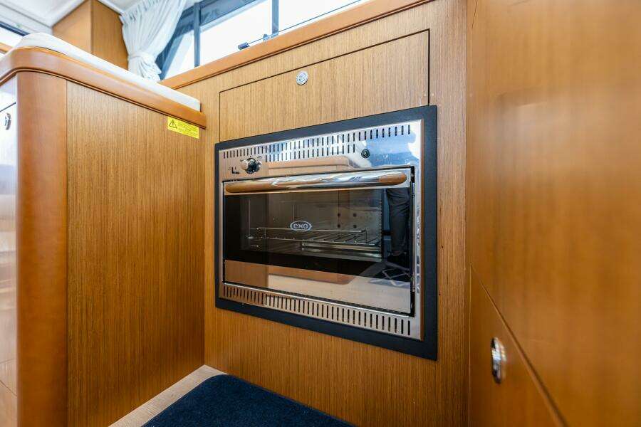 Cheers 35ft Beneteau Yacht For Sale