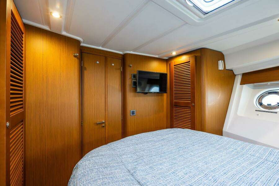 Cheers 35ft Beneteau Yacht For Sale