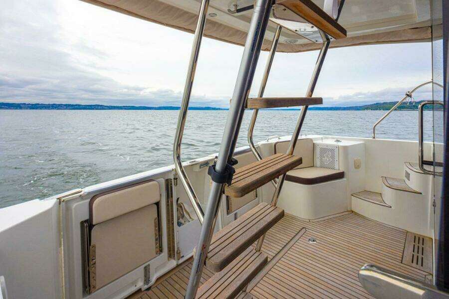 Cheers 35ft Beneteau Yacht For Sale