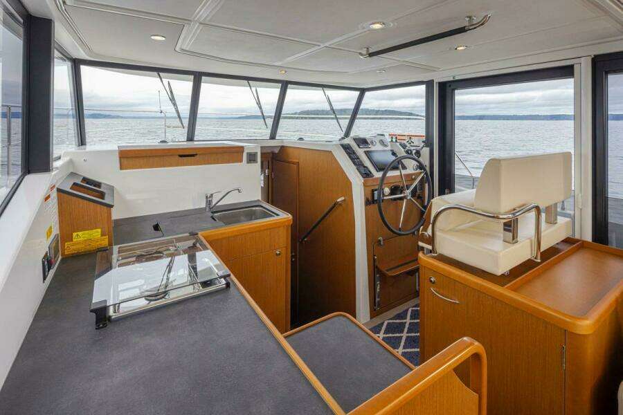 Cheers 35ft Beneteau Yacht For Sale