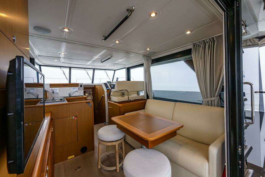 Cheers 35ft Beneteau Yacht For Sale