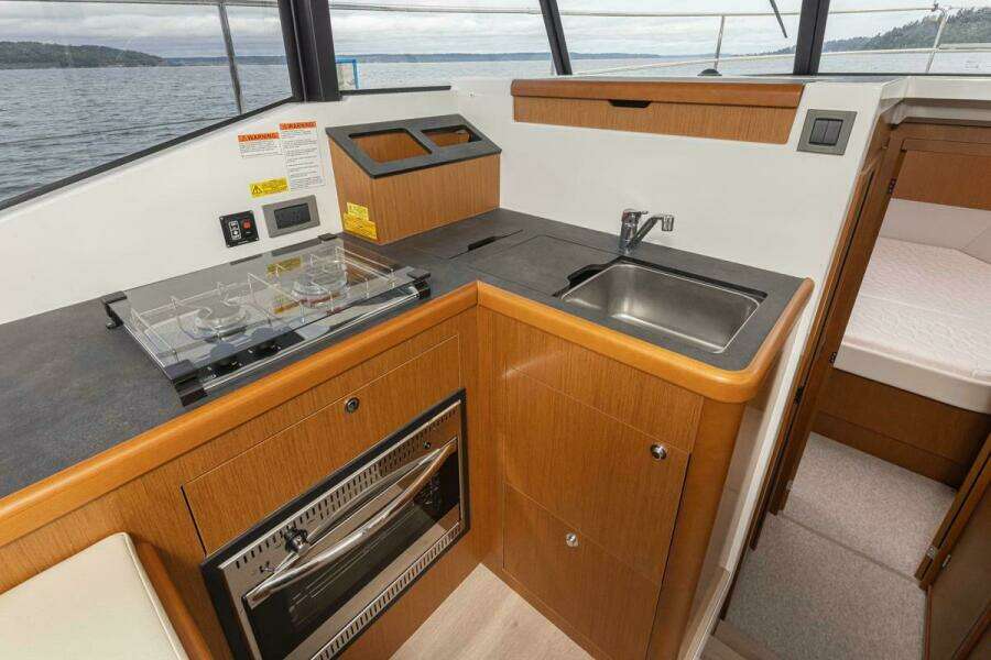 Cheers 35ft Beneteau Yacht For Sale