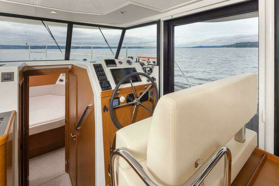 Cheers 35ft Beneteau Yacht For Sale
