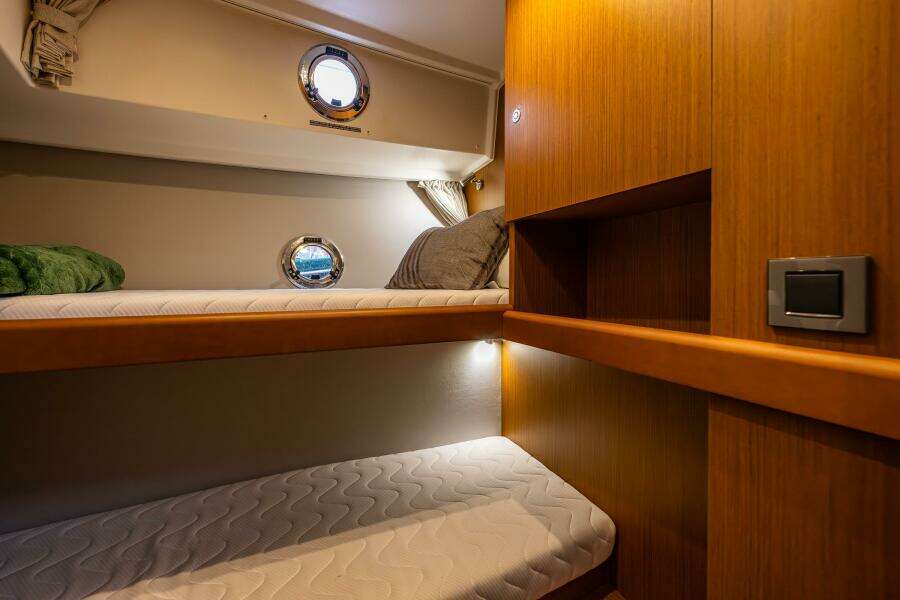 Cheers 35ft Beneteau Yacht For Sale