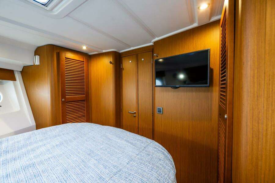 Cheers 35ft Beneteau Yacht For Sale