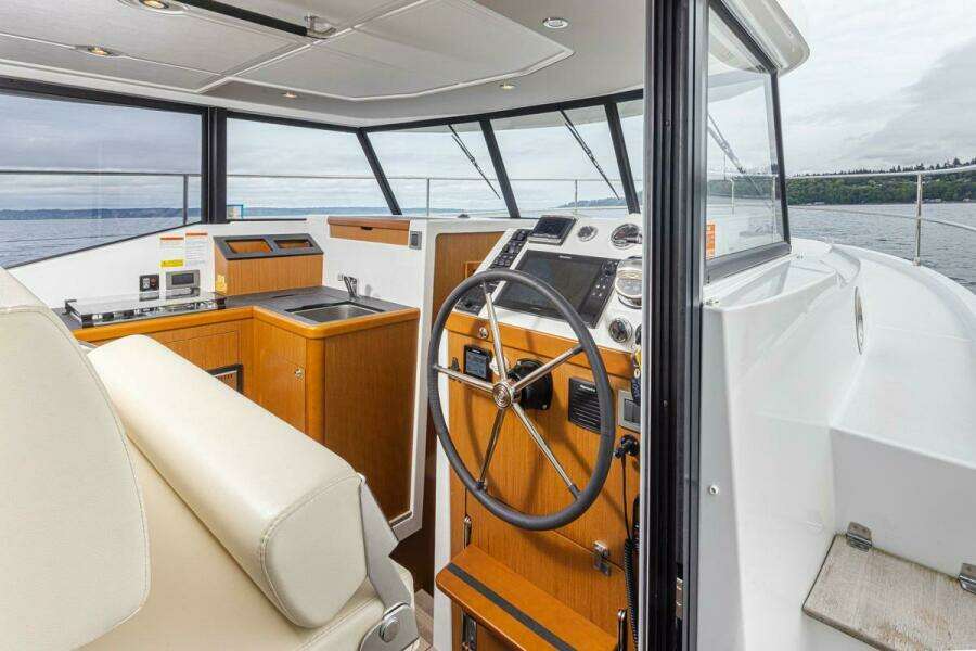 Cheers 35ft Beneteau Yacht For Sale