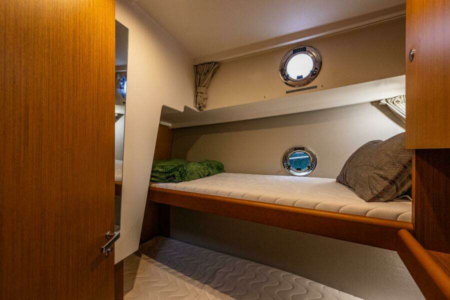 Cheers 35ft Beneteau Yacht For Sale