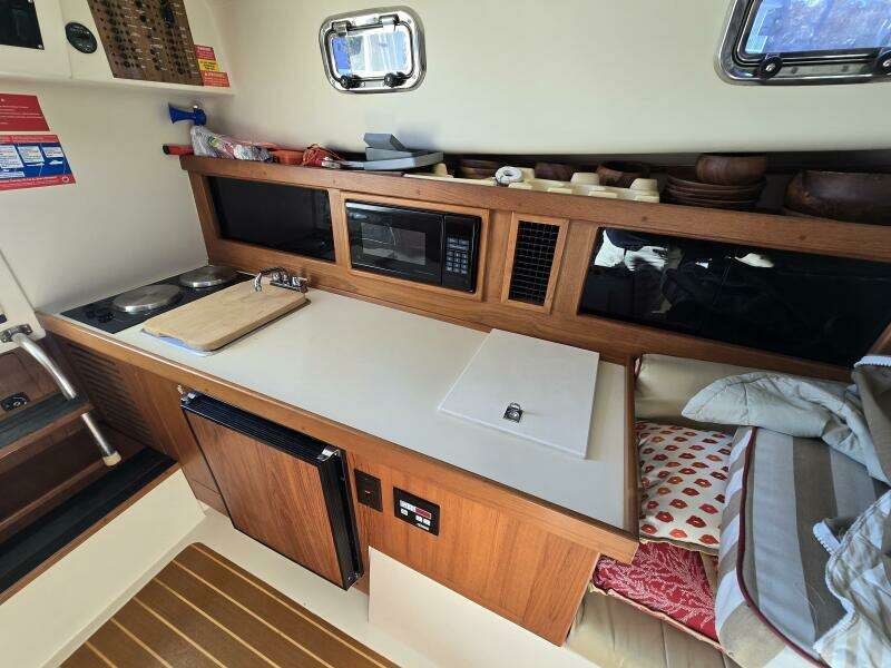 Rover 30ft Mainship Yacht For Sale