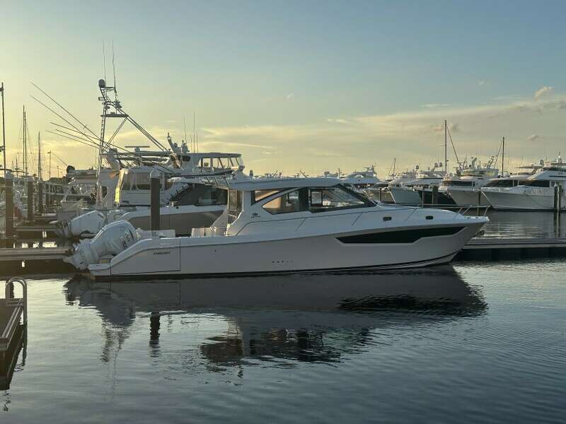 45ft Pursuit Yacht For Sale