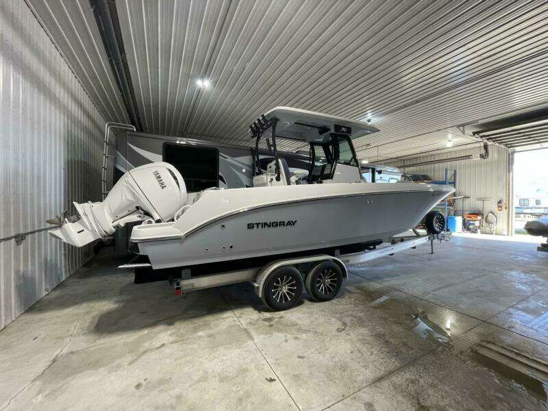 25ft Stingray Yacht For Sale