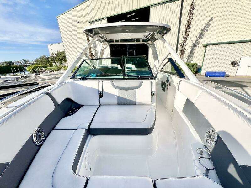 28ft Chaparral Yacht For Sale