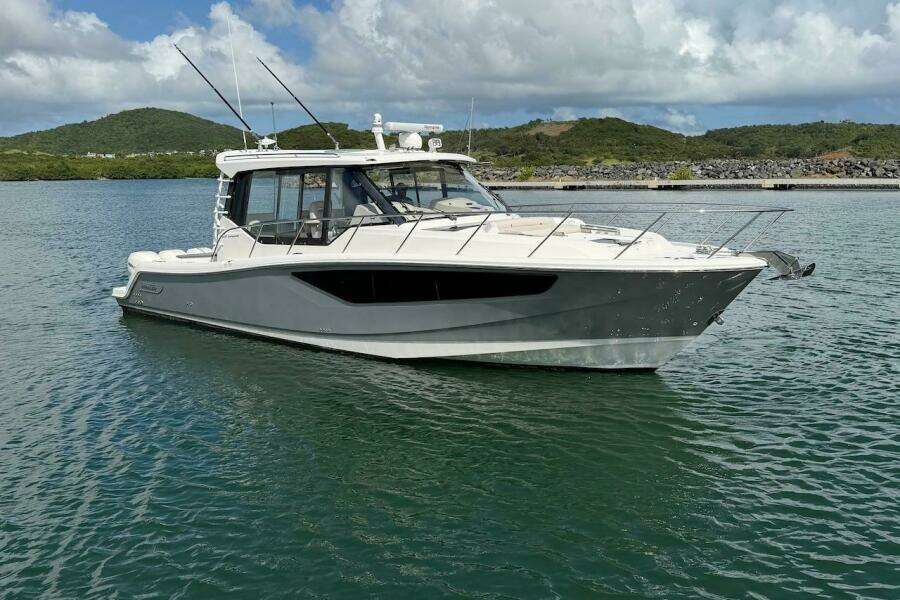 LA GRISSELLE 41ft Boston Whaler Yacht For Sale