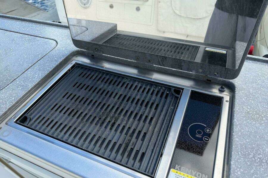 LA GRISSELLE 41ft Boston Whaler Yacht For Sale