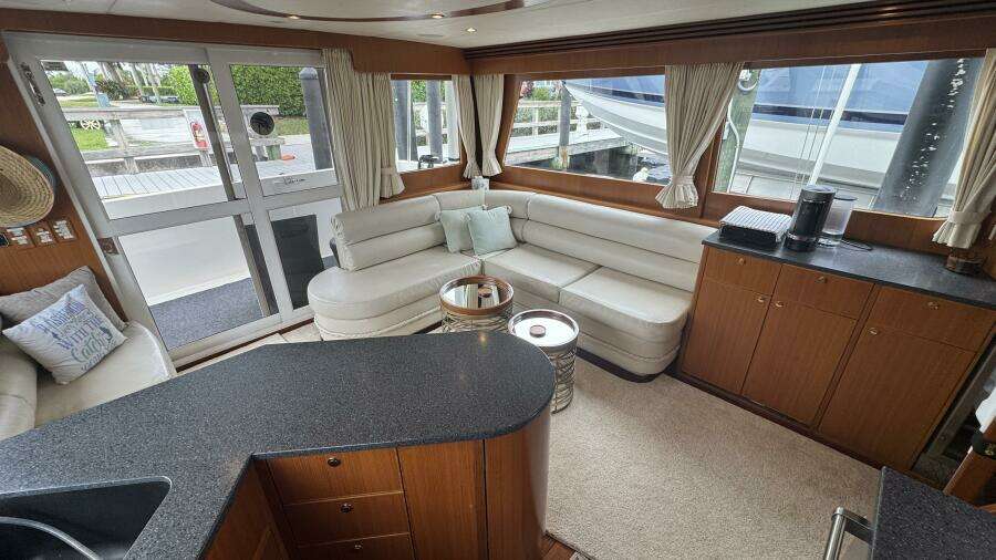 Salon Facing Port