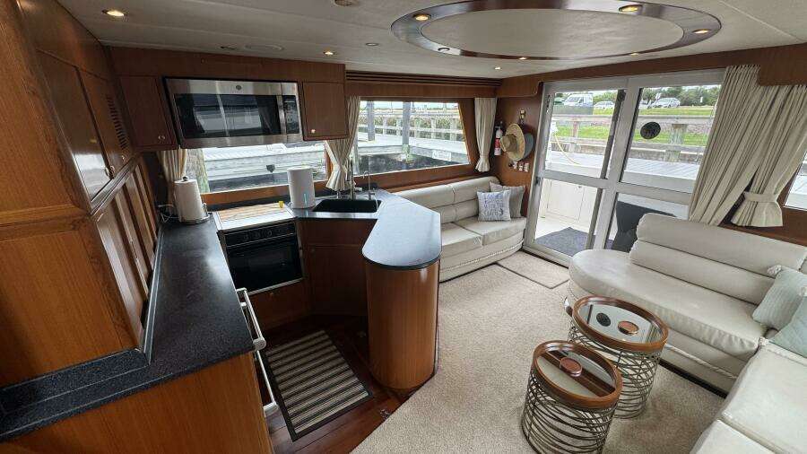 Salon Facing Starboard