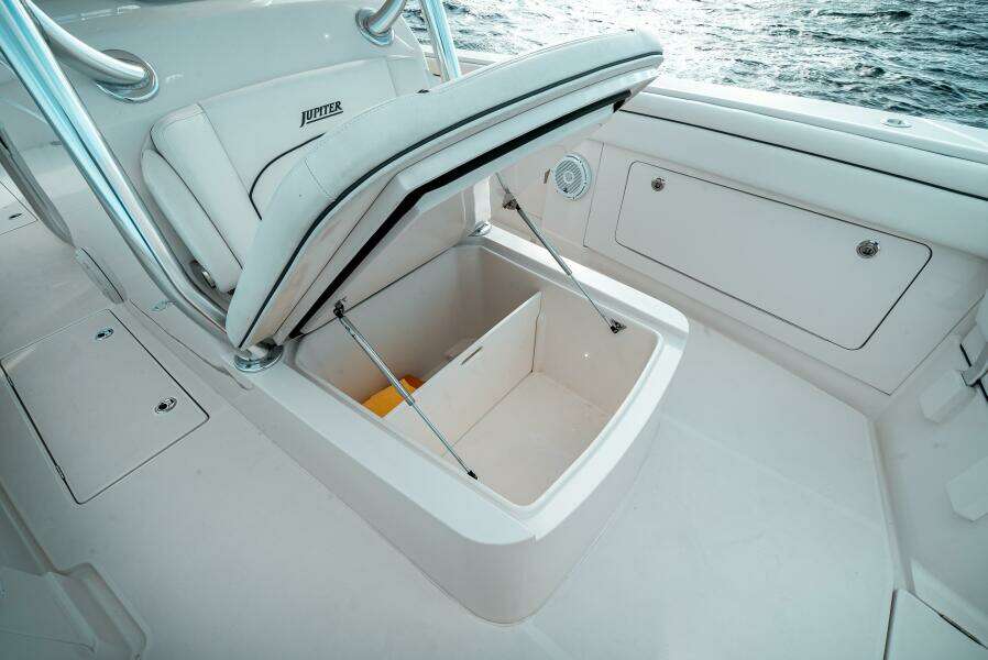 34ft Jupiter Yacht For Sale