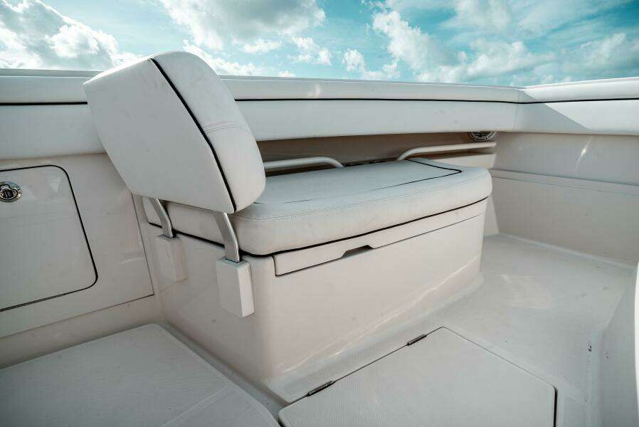 34ft Jupiter Yacht For Sale