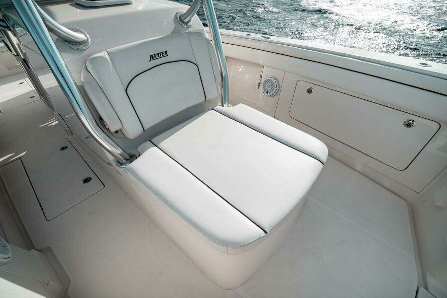 34ft Jupiter Yacht For Sale