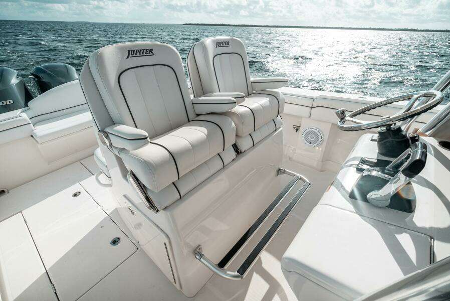 34ft Jupiter Yacht For Sale