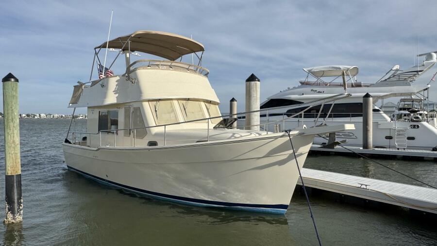 34' 2008 Mainship 34 TRAWLER