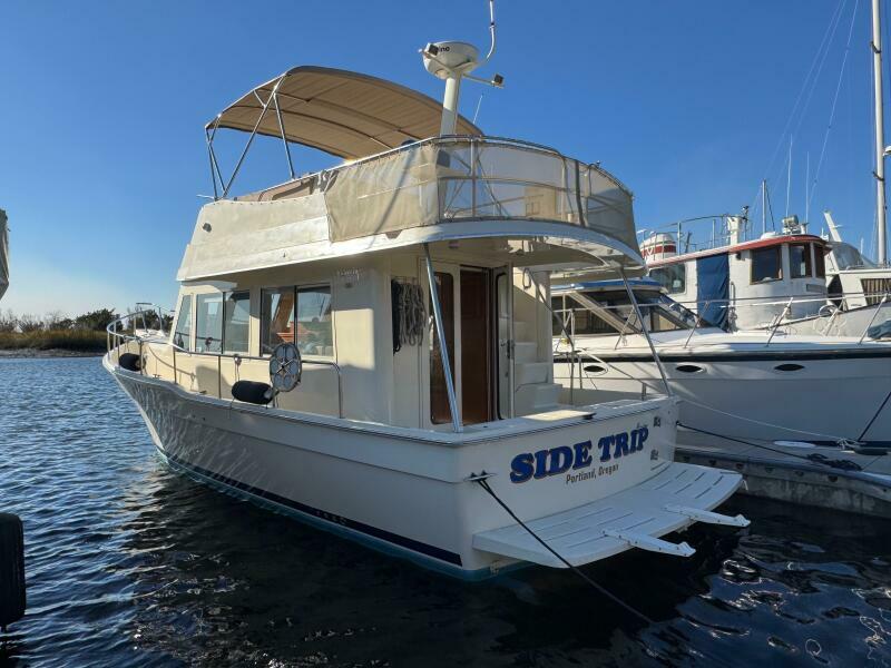 34' 2008 Mainship 34 TRAWLER
