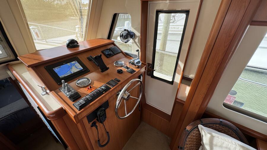 34' 2008 Mainship 34 TRAWLER